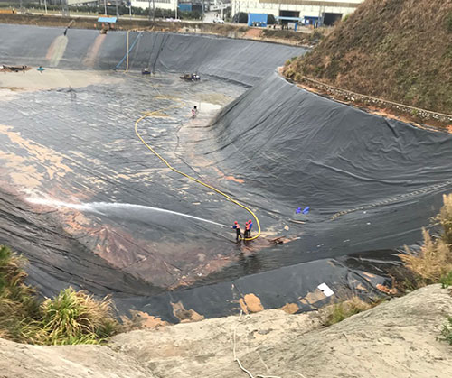 下谷坪土家族乡废水池清理