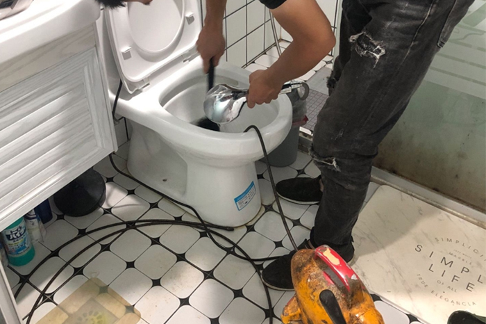 下谷坪土家族乡马桶堵塞自己疏通还是找师傅?专业上门服务让你省时更省心